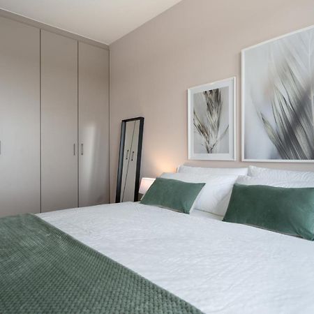 Shs Homes-Luxe Highrise, 2 Bedrooms, Kitchen, Free Parking, Stunning View, Large Tarrasse, Workspace Hasselt Zewnętrze zdjęcie