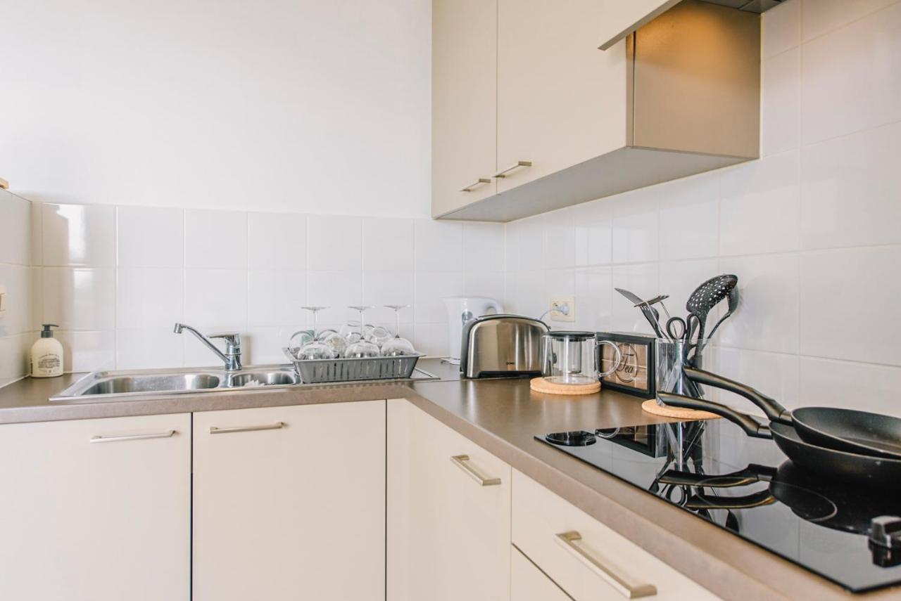 Shs Homes-Luxe Highrise, 2 Bedrooms, Kitchen, Free Parking, Stunning View, Large Tarrasse, Workspace Hasselt Zewnętrze zdjęcie